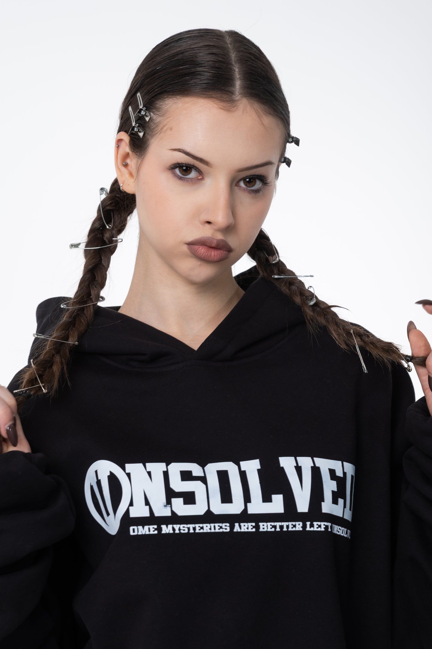 UNSOLVED SIGNATURE BLACK LOGO HOODIE