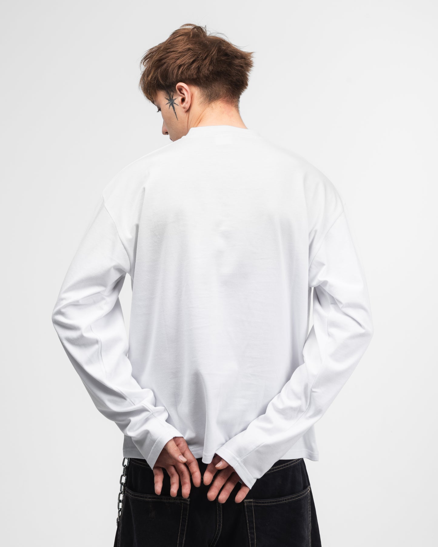 UNSOLVED WHITE LONGSLEEVE