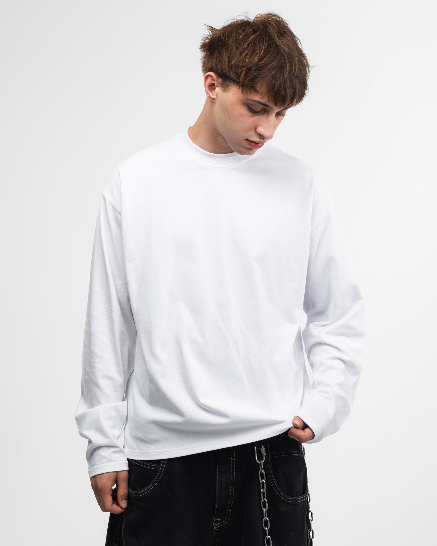 UNSOLVED WHITE LONGSLEEVE
