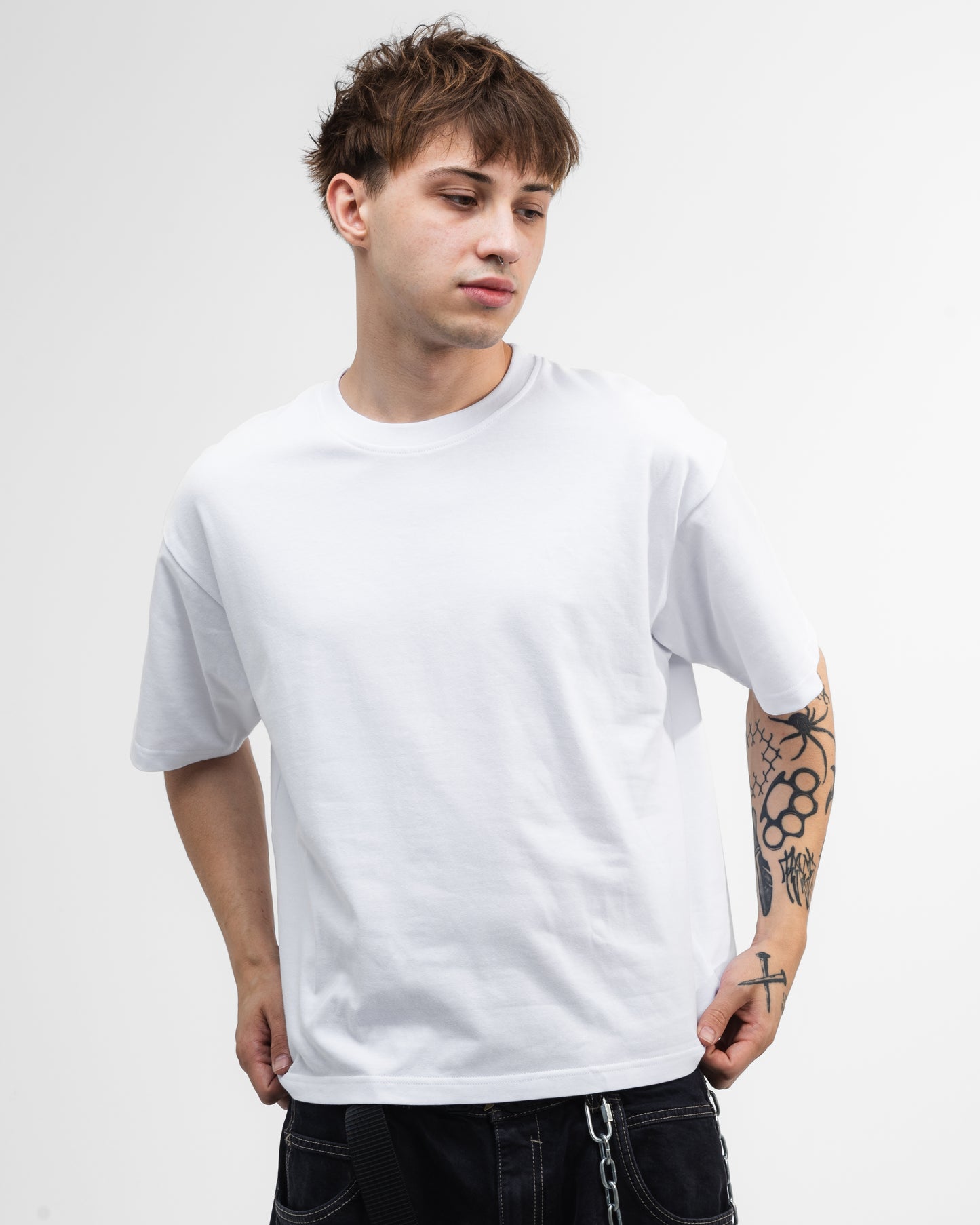 UNSOLVED WHITE T-SHIRT