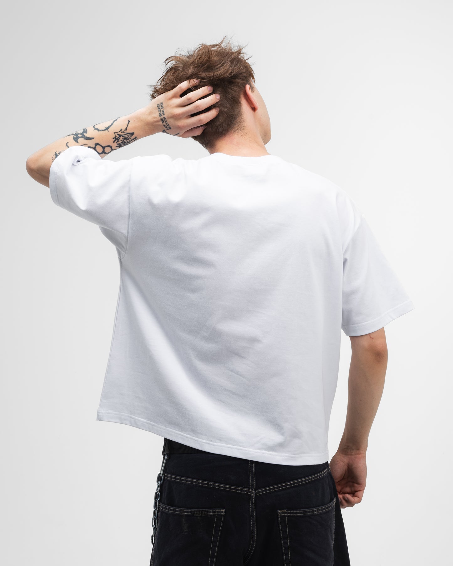 UNSOLVED WHITE T-SHIRT