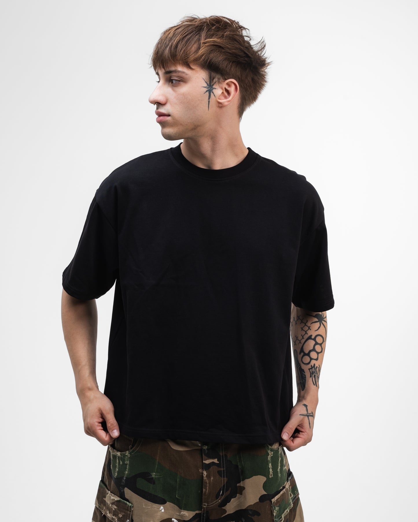 UNSOLVED BLACK T-SHIRT