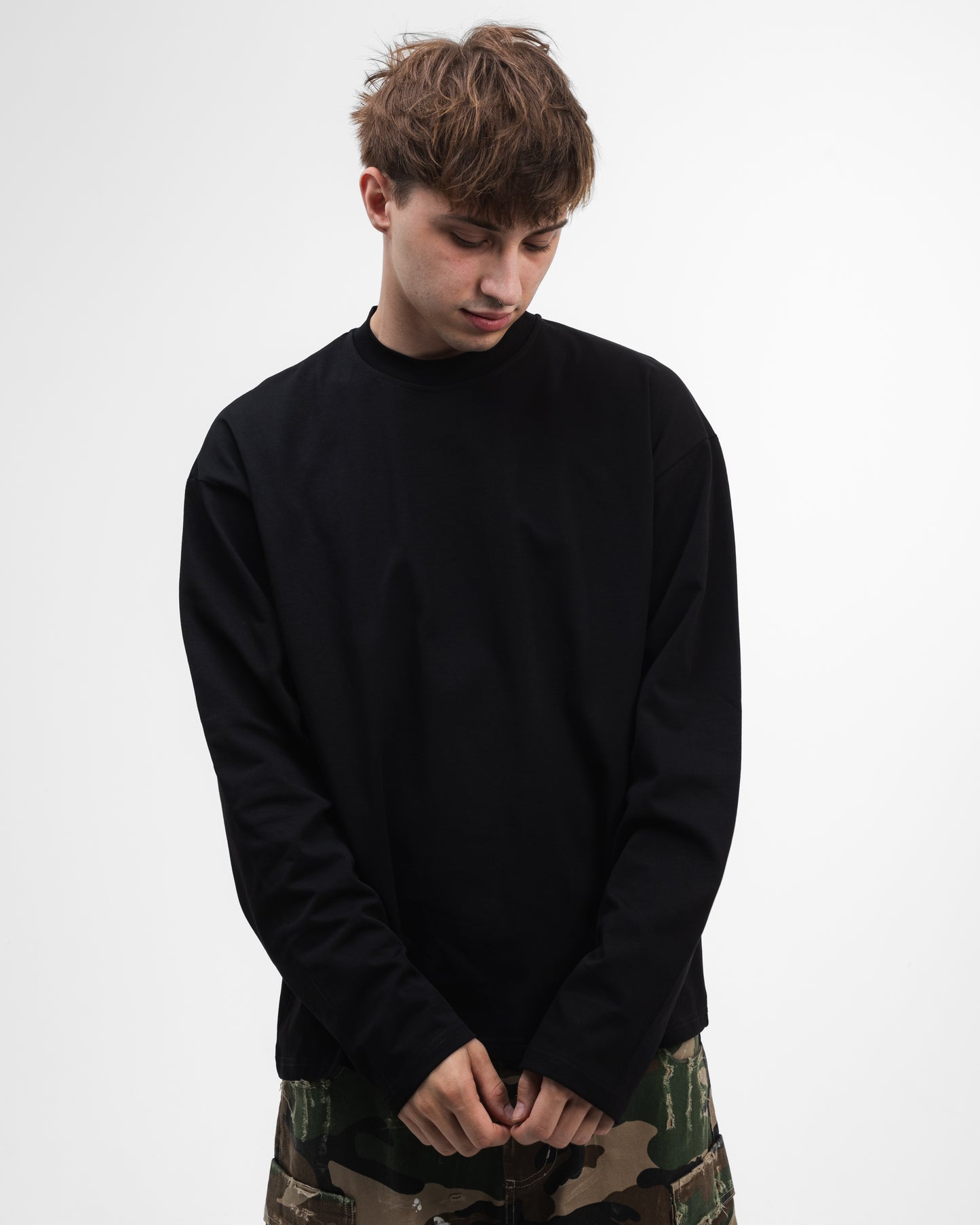 UNSOLVED BLACK LONGSLEEVE