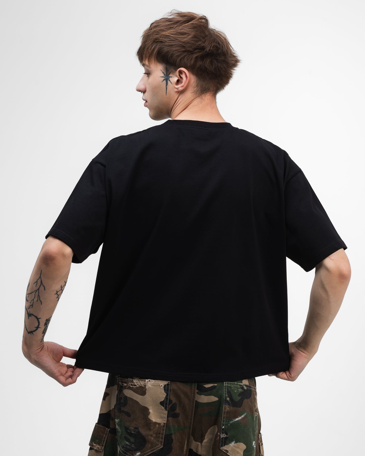 UNSOLVED BLACK T-SHIRT