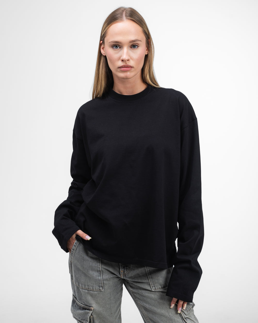 UNSOLVED BLACK LONGSLEEVE