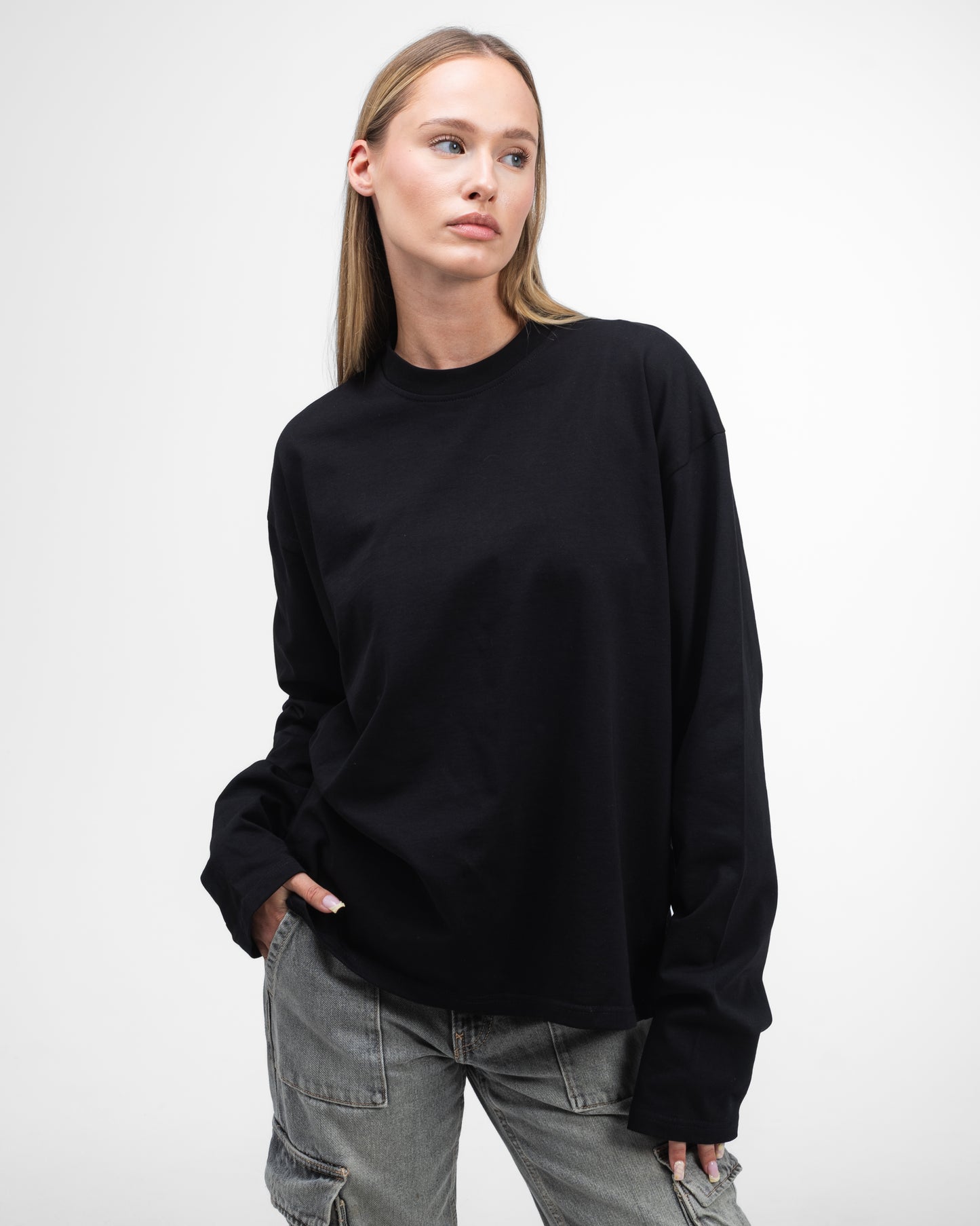 UNSOLVED BLACK LONGSLEEVE