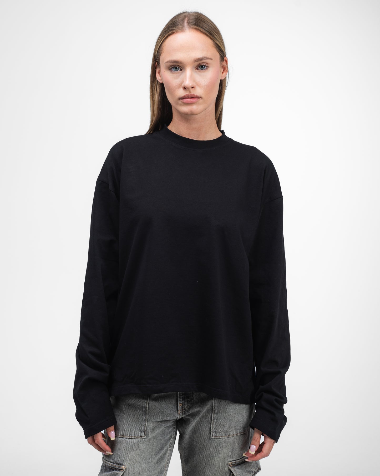 UNSOLVED LION CREST BLACK LONGSLEEVE