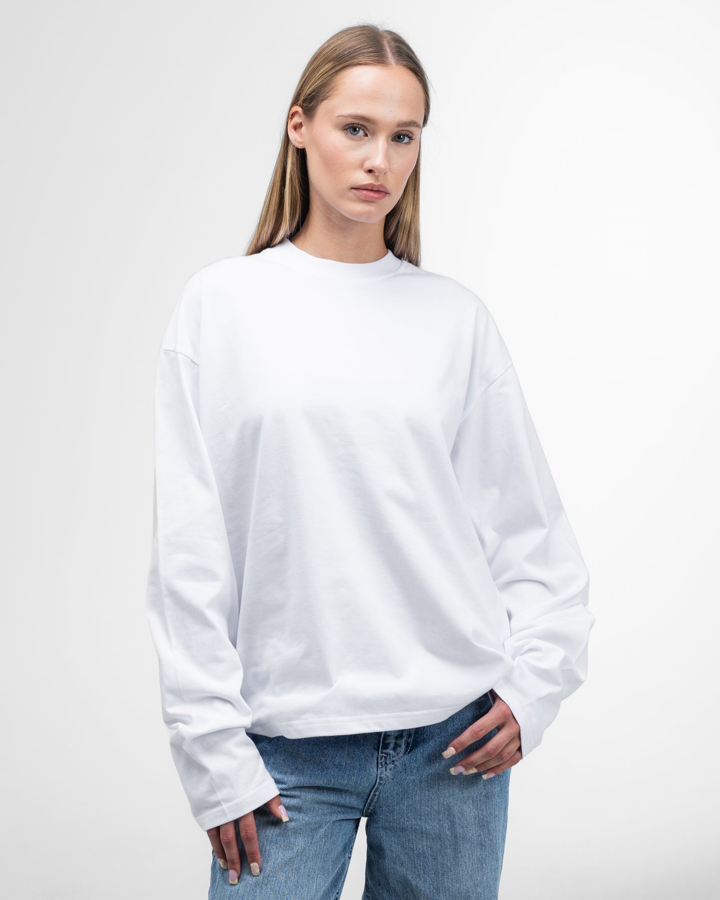 UNSOLVED WHITE LONGSLEEVE