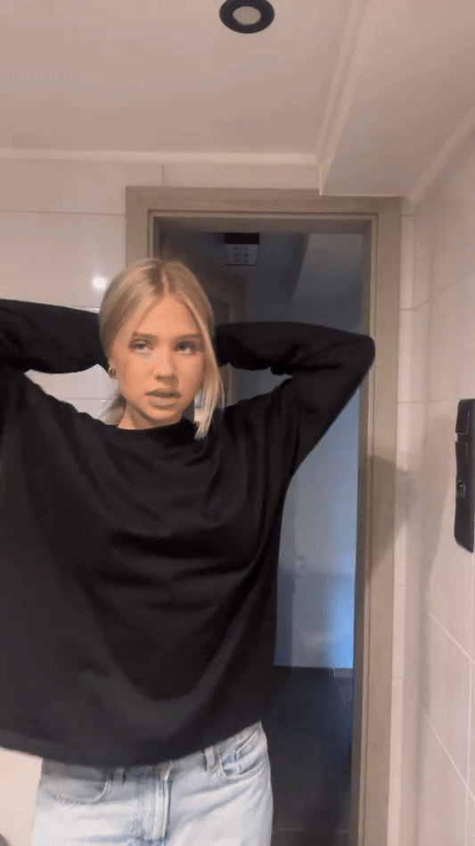 UNSOLVED BLACK LONGSLEEVE