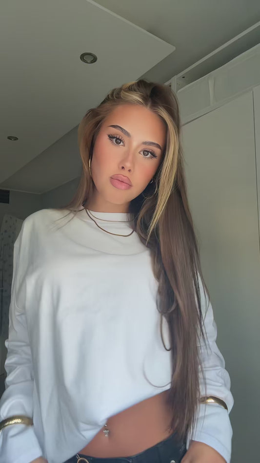 UNSOLVED WHITE LONGSLEEVE